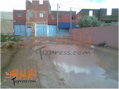 أحياء دوار تمدغوست بتيزنيت تتخبط في البرك المائية والطينية أحياء دوار تمدغوست بتيزنيت تتخبط في البرك المائية والطينية